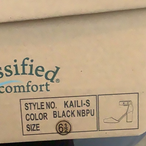 Womens strap heels - Picture 2 of 3